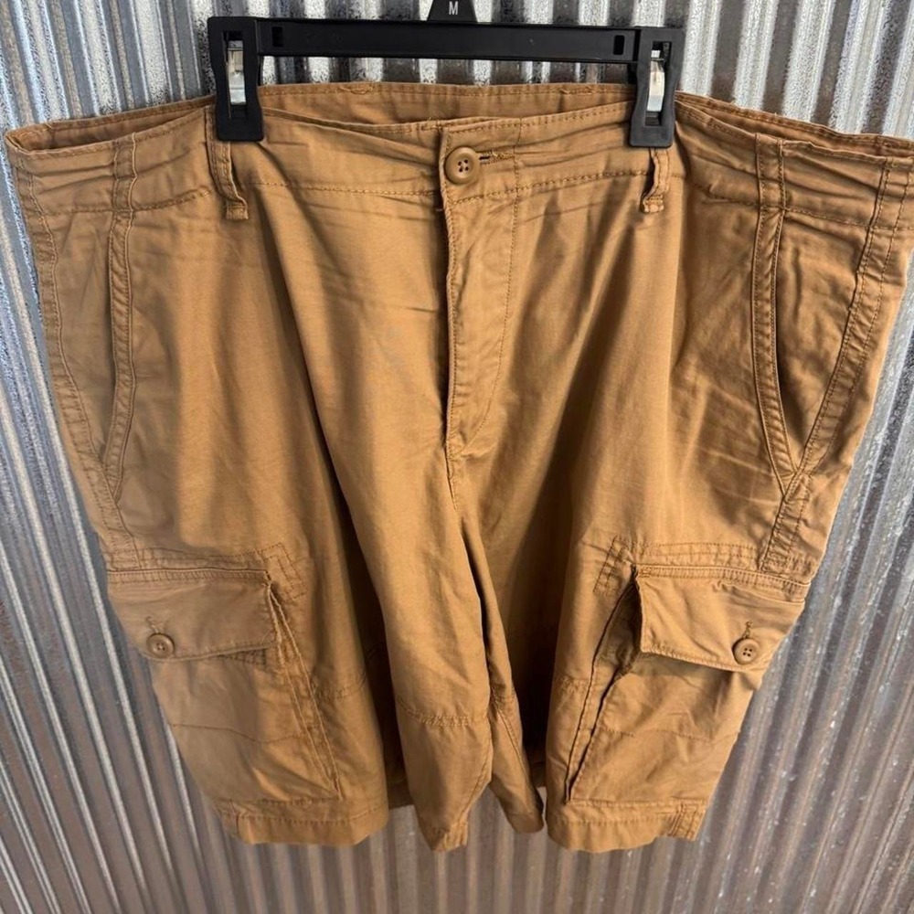 Old Navy Tan Cargo Shorts Men's Size 40 Classic Fit Utility Casual